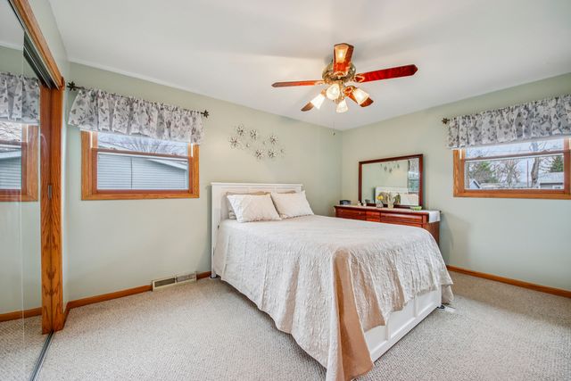 1618 Pine Trail, Sycamore, IL 60178