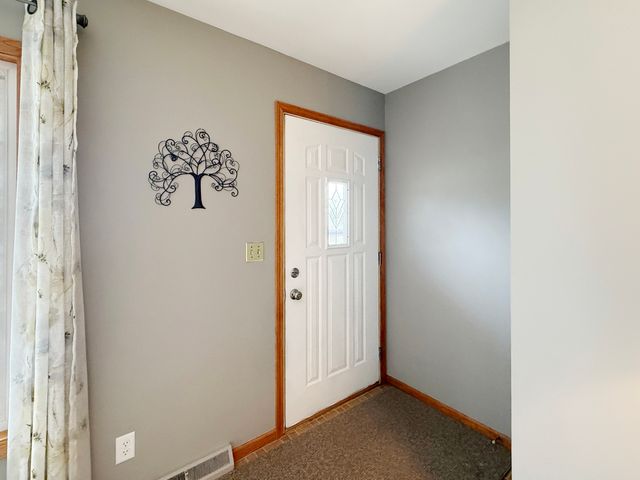 1618 Pine Trail, Sycamore, IL 60178