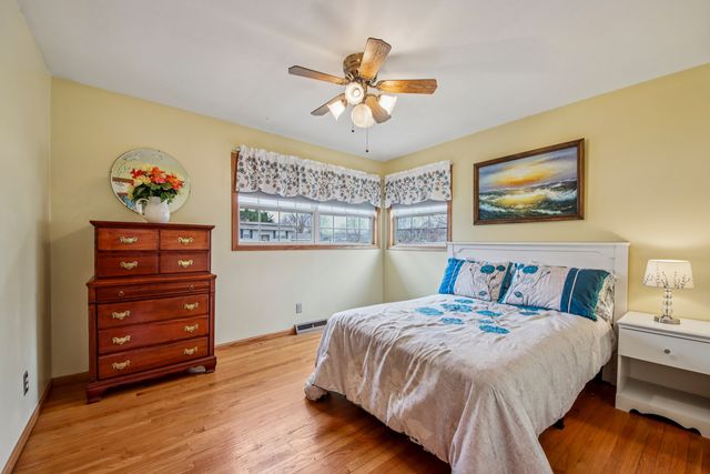 1618 Pine Trail, Sycamore, IL 60178