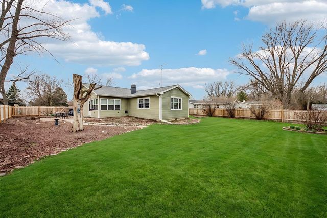 1618 Pine Trail, Sycamore, IL 60178