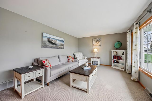 1618 Pine Trail, Sycamore, IL 60178