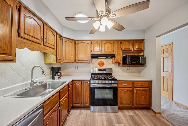 1618 Pine Trail, Sycamore, IL 60178