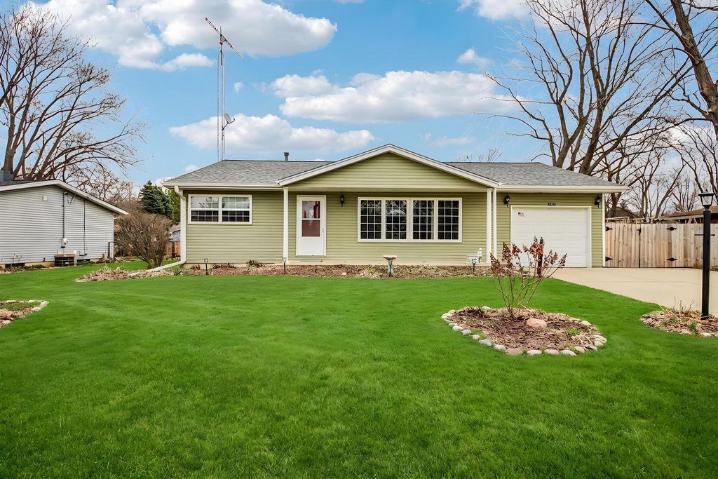 1618 Pine Trail, Sycamore, IL 60178