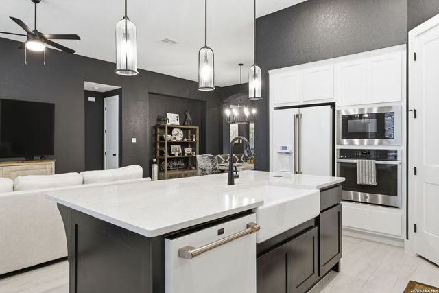 1647 Houghton Park, Bulverde, TX 78163