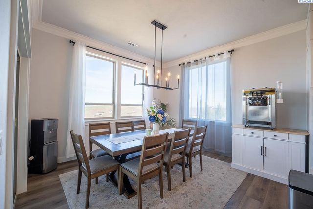 7060 Ithaca Street, West Richland, WA 99353