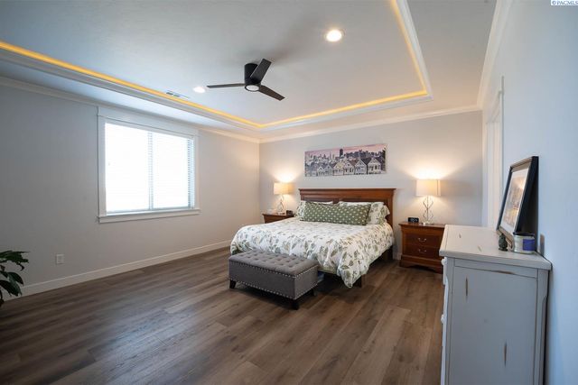 7060 Ithaca Street, West Richland, WA 99353