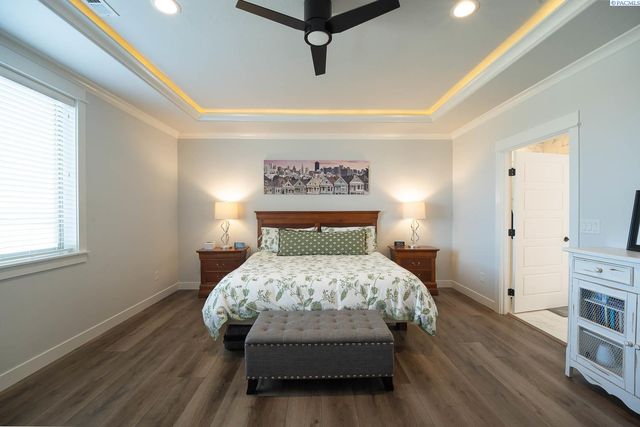 7060 Ithaca Street, West Richland, WA 99353