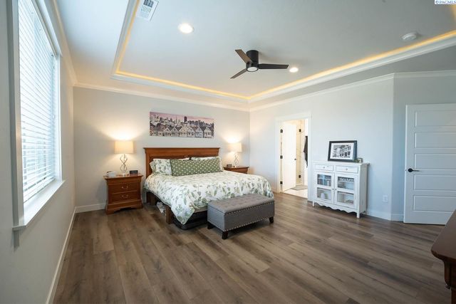 7060 Ithaca Street, West Richland, WA 99353