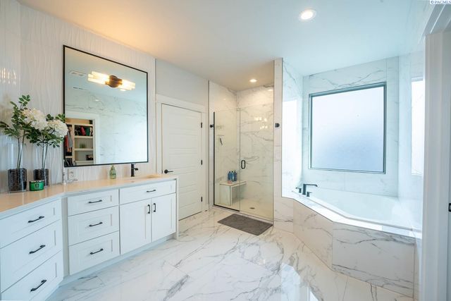 7060 Ithaca Street, West Richland, WA 99353