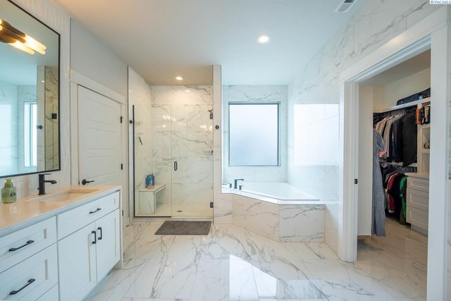 7060 Ithaca Street, West Richland, WA 99353