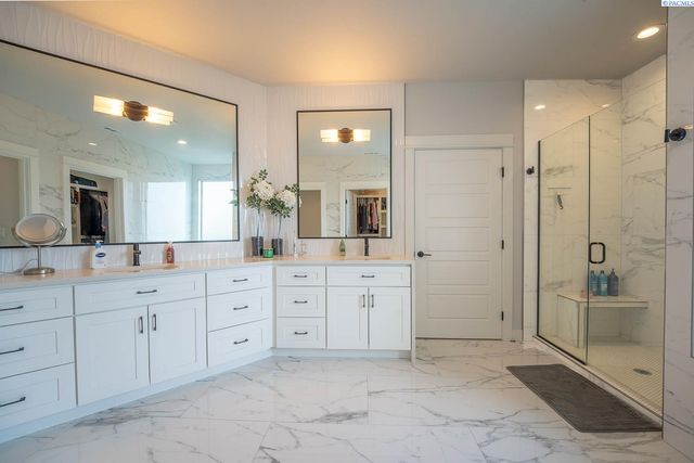 7060 Ithaca Street, West Richland, WA 99353