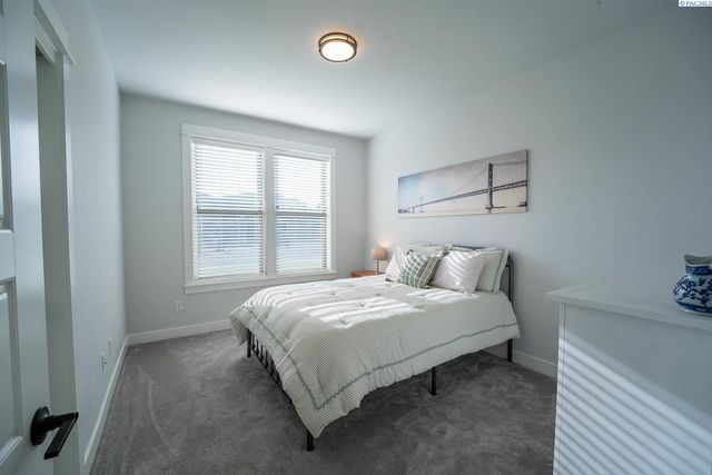 7060 Ithaca Street, West Richland, WA 99353