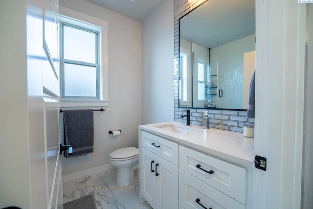 7060 Ithaca Street, West Richland, WA 99353