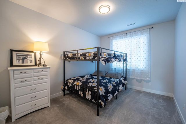 7060 Ithaca Street, West Richland, WA 99353