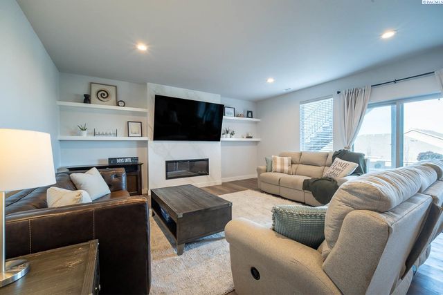 7060 Ithaca Street, West Richland, WA 99353