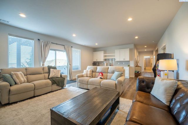 7060 Ithaca Street, West Richland, WA 99353