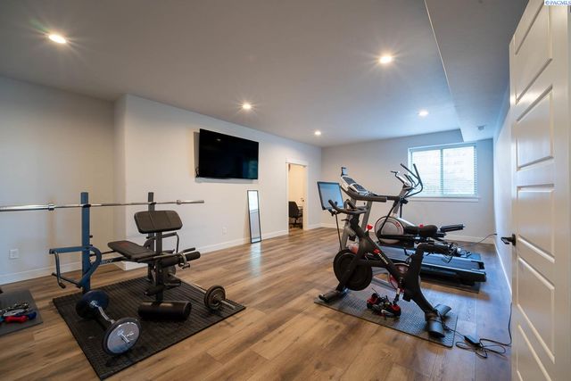 7060 Ithaca Street, West Richland, WA 99353