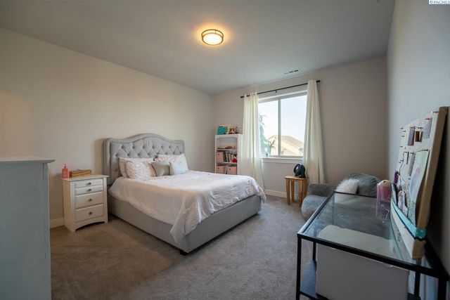 7060 Ithaca Street, West Richland, WA 99353