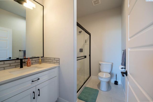 7060 Ithaca Street, West Richland, WA 99353