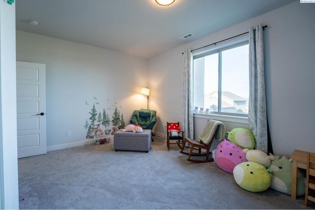 7060 Ithaca Street, West Richland, WA 99353