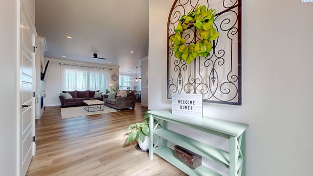 7060 Ithaca Street, West Richland, WA 99353