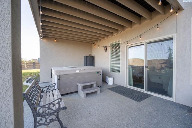 7060 Ithaca Street, West Richland, WA 99353