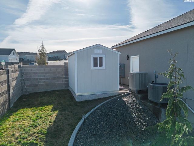 7060 Ithaca Street, West Richland, WA 99353