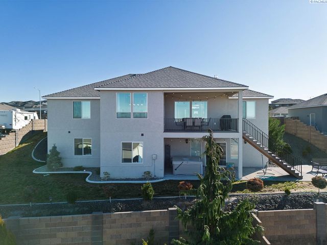 7060 Ithaca Street, West Richland, WA 99353