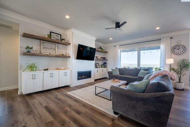 7060 Ithaca Street, West Richland, WA 99353