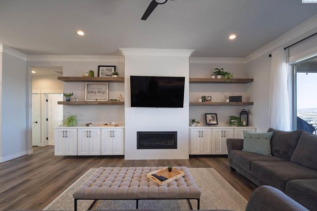 7060 Ithaca Street, West Richland, WA 99353