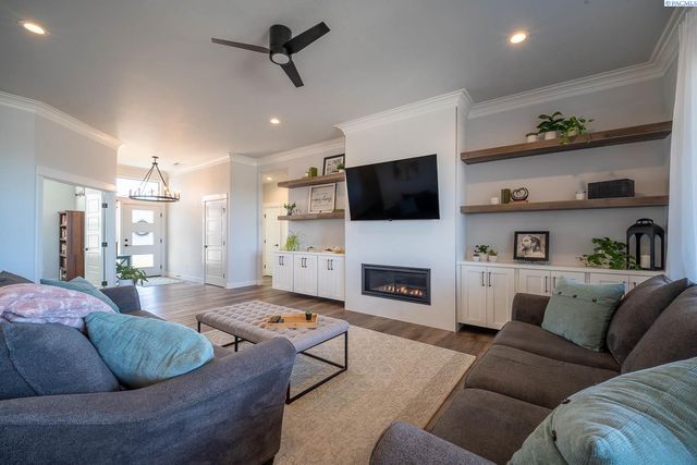 7060 Ithaca Street, West Richland, WA 99353