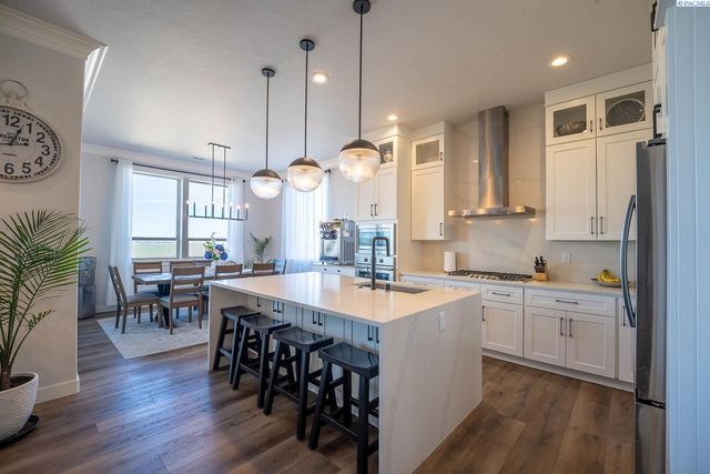 7060 Ithaca Street, West Richland, WA 99353