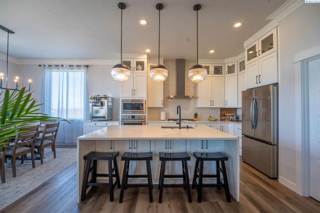 7060 Ithaca Street, West Richland, WA 99353