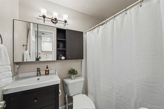 1885 S Quebec Way B24, Denver, CO 80231