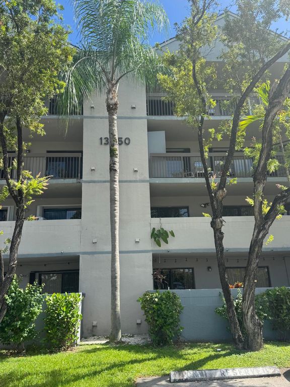 13250 SW 88th Terrace N 303, Miami, FL 33186