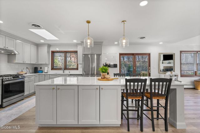 19 Crown Point, Ballston, NY 12019