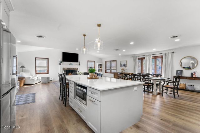 19 Crown Point, Ballston, NY 12019
