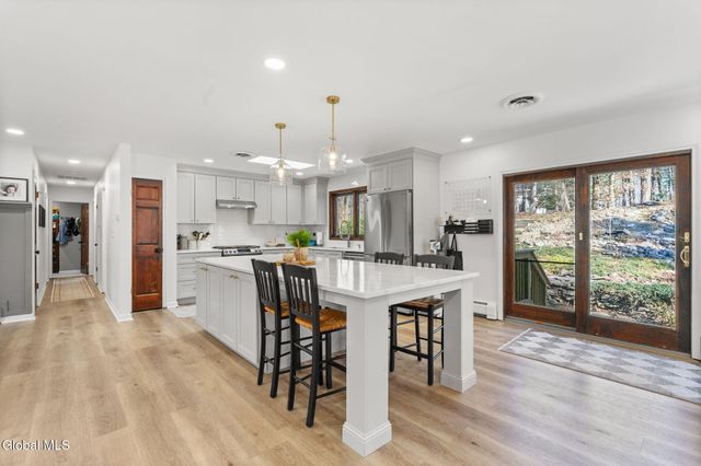 19 Crown Point, Ballston, NY 12019