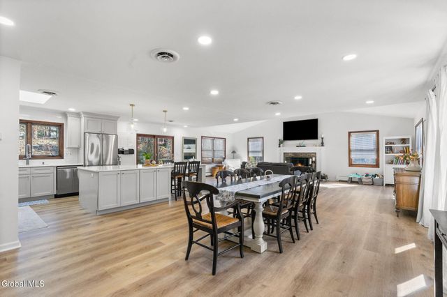 19 Crown Point, Ballston, NY 12019