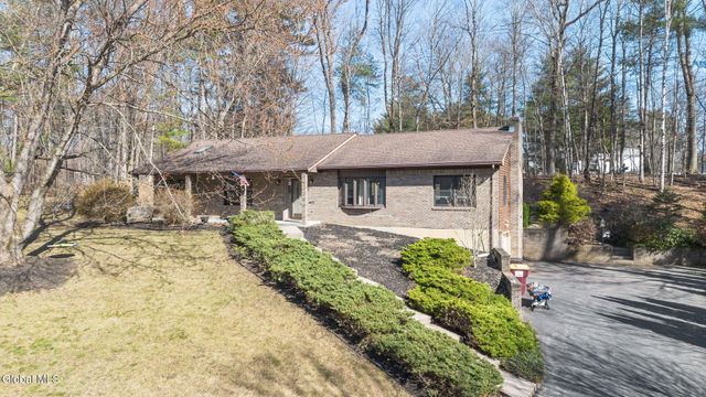 19 Crown Point, Ballston, NY 12019