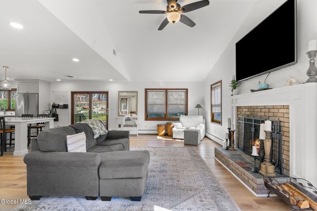19 Crown Point, Ballston, NY 12019
