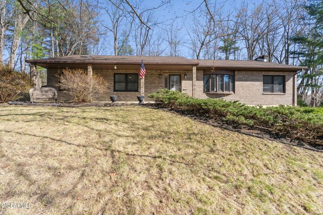 19 Crown Point, Ballston, NY 12019