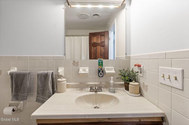 19 Crown Point, Ballston, NY 12019