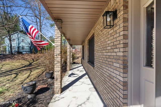 19 Crown Point, Ballston, NY 12019