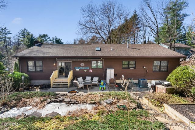 19 Crown Point, Ballston, NY 12019