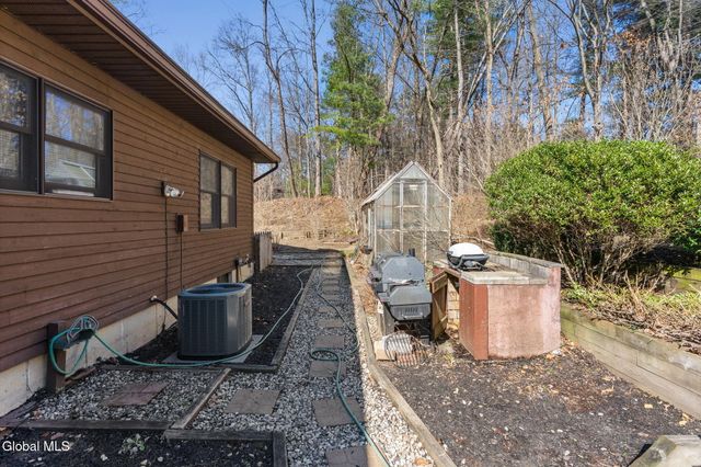 19 Crown Point, Ballston, NY 12019