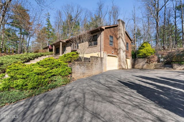 19 Crown Point, Ballston, NY 12019