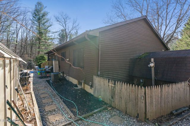 19 Crown Point, Ballston, NY 12019