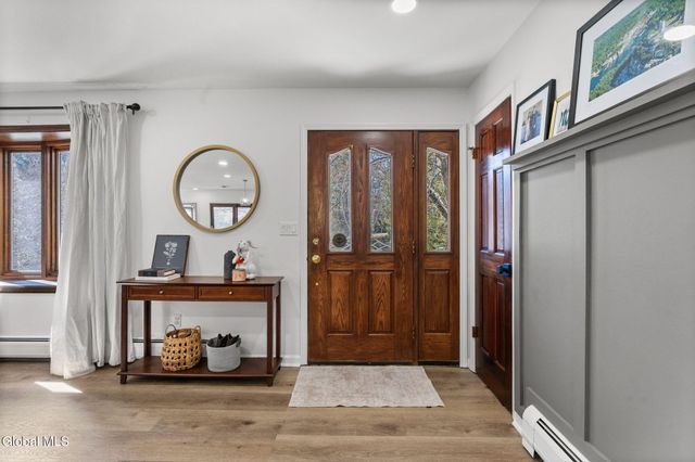 19 Crown Point, Ballston, NY 12019