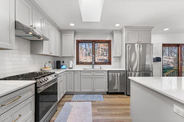19 Crown Point, Ballston, NY 12019